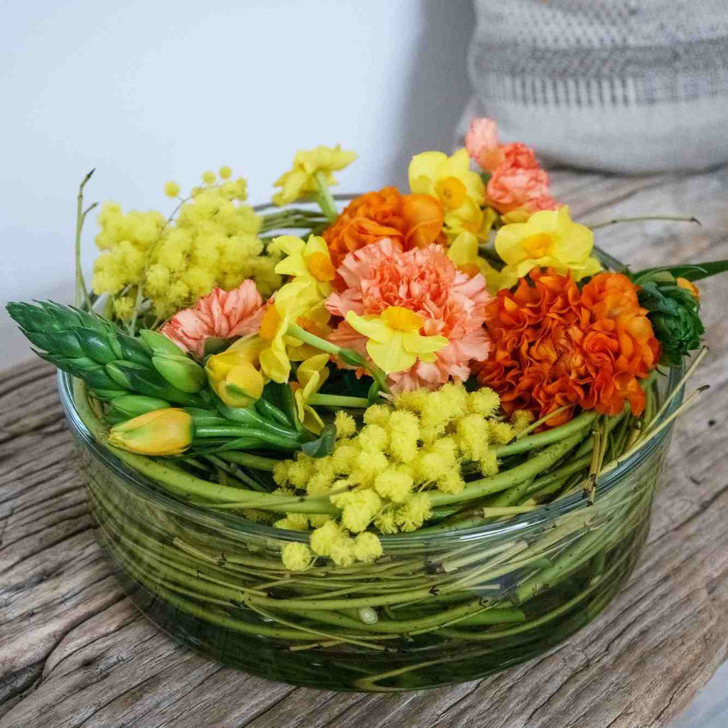 Blumengesteck Gelb, Kreation von fleurs-devie.ch - arrangement piqué jaune, création de fleurs-devie.ch