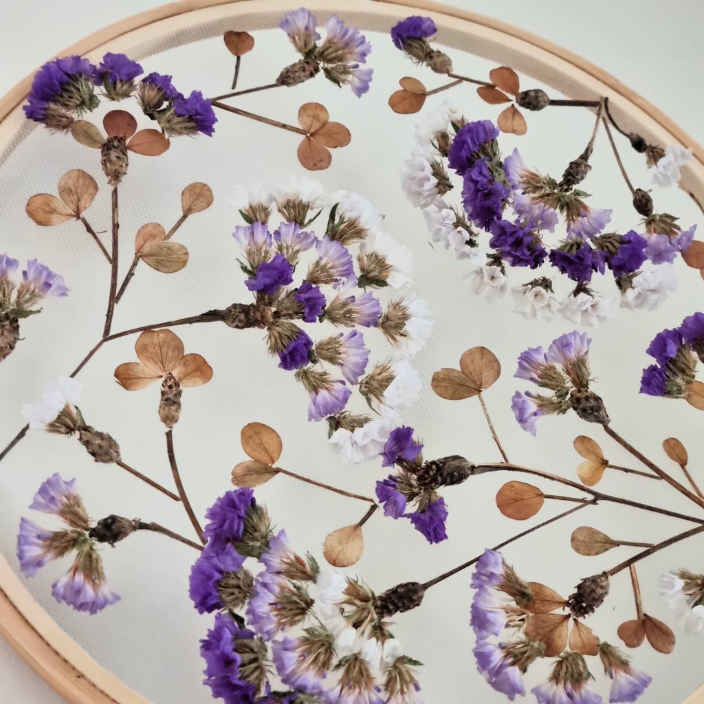 Stickrahmen Trockenblumen - Blumen Motiv - Kreation von fleurs de vie