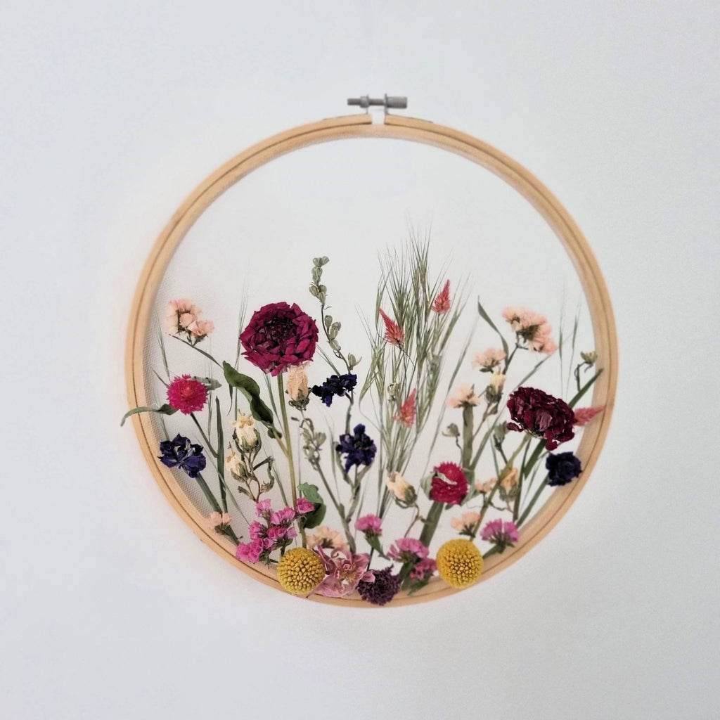 Stickrahmen Trockenblumen - Blumenwiese Motiv - Kreation von fleurs de vie