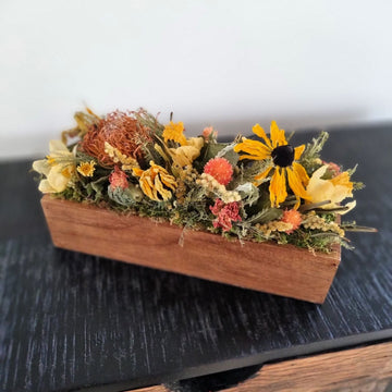 Gesteck aus Trockenblumen - Kreation von fleurs de vie