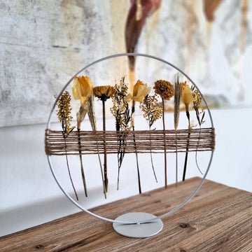 Trockenblumen-Ring (Weisser Rahmen) - Kreation von fleurs de vie