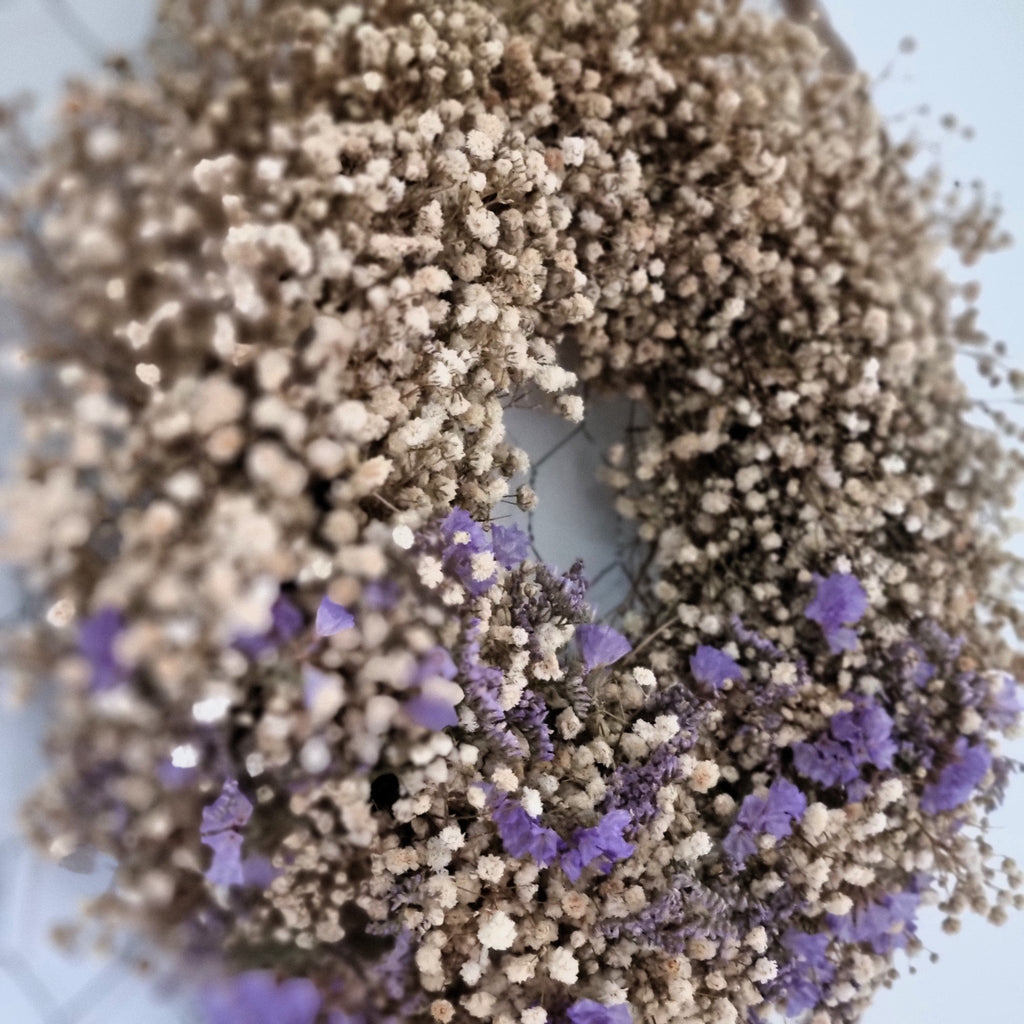Wandkranz aus Trockenblumen - Kreation von fleurs de vie